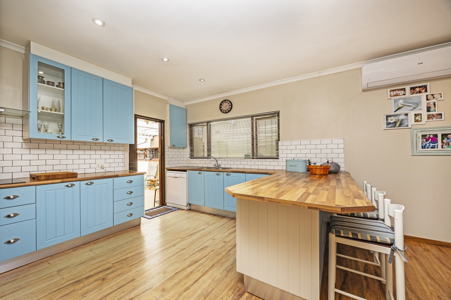 4 Bedroom Property for Sale in Kenridge Western Cape